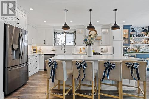 203 Gadsby Avenue, Welland (767 - N. Welland), ON - Indoor Photo Showing Kitchen With Upgraded Kitchen