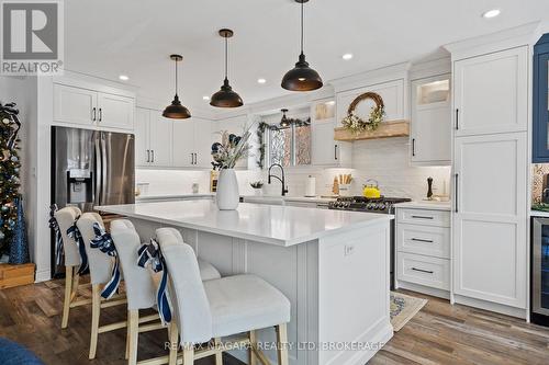 203 Gadsby Avenue, Welland (767 - N. Welland), ON - Indoor Photo Showing Kitchen With Upgraded Kitchen