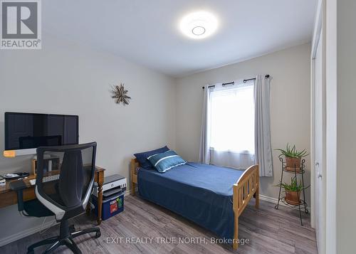 7187 Beach Drive, Ramara, ON - Indoor Photo Showing Bedroom