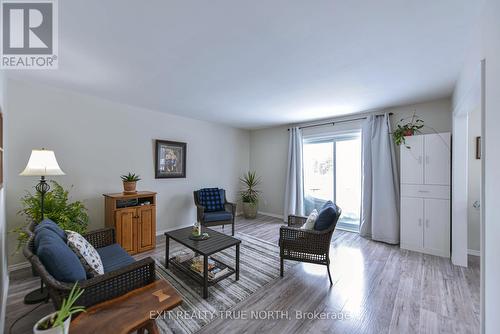 7187 Beach Drive, Ramara, ON - Indoor Photo Showing Living Room