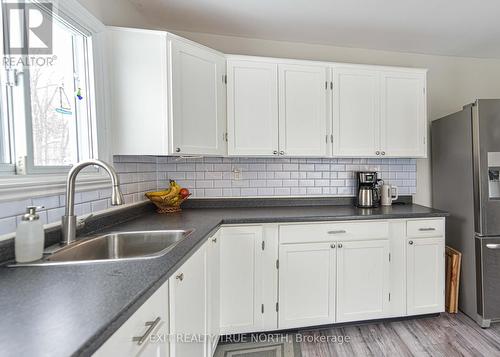 7187 Beach Drive, Ramara, ON - Indoor Photo Showing Kitchen