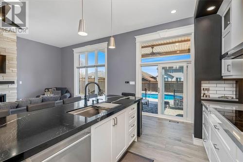 108 Paul Sloggett Court, Sarnia, ON - Indoor Photo Showing Kitchen