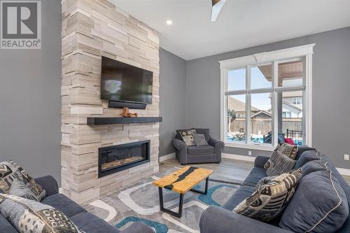 108 Paul Sloggett Court, Sarnia, ON - Indoor Photo Showing Living Room With Fireplace