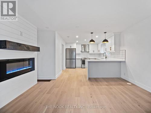 Upper - 590 Athol Street E, Oshawa (Central), ON - Indoor Photo Showing Kitchen With Upgraded Kitchen