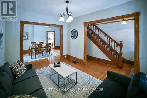 91 North Street N, Strathroy-Caradoc (Nw), ON - Indoor Photo Showing Living Room