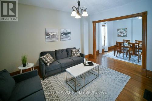 91 North Street N, Strathroy-Caradoc (Nw), ON - Indoor Photo Showing Living Room