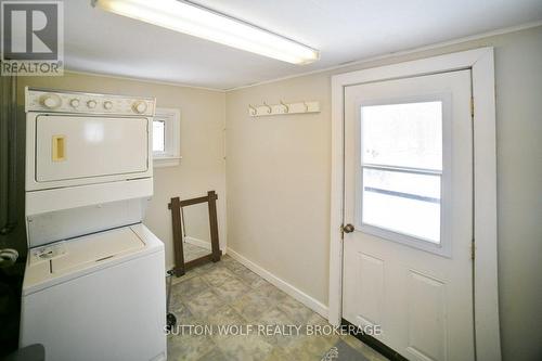 91 North Street N, Strathroy-Caradoc (Nw), ON - Indoor Photo Showing Laundry Room