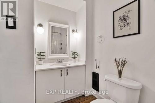 4 - 208 Clarence Street, Ottawa, ON - Indoor Photo Showing Bathroom