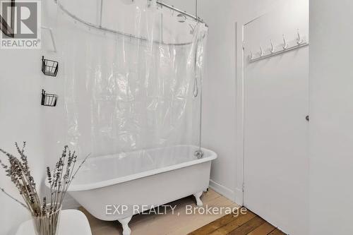 4 - 208 Clarence Street, Ottawa, ON - Indoor Photo Showing Bathroom