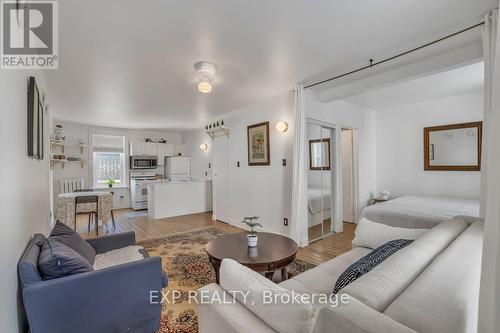 4 - 208 Clarence Street, Ottawa, ON - Indoor Photo Showing Living Room