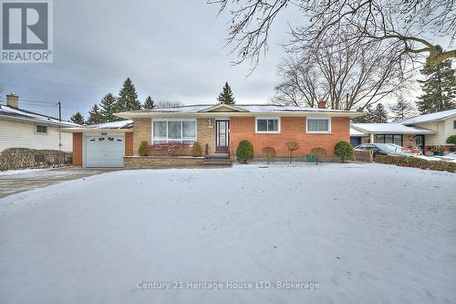 4634 Queensway Gardens, Niagara Falls (212 - Morrison), ON - Outdoor With Facade