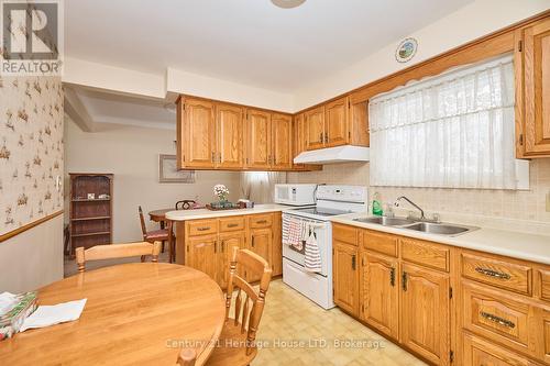 4634 Queensway Gardens, Niagara Falls (212 - Morrison), ON - Indoor Photo Showing Kitchen With Double Sink