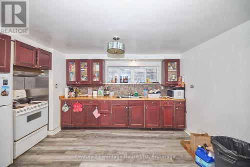 92 Carlton Street, St. Catharines (451 - Downtown), ON - Indoor Photo Showing Kitchen With Double Sink