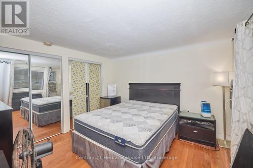 92 Carlton Street, St. Catharines (451 - Downtown), ON - Indoor Photo Showing Bedroom