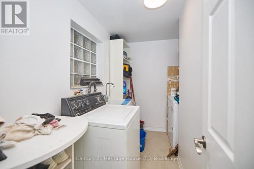 92 Carlton Street, St. Catharines (451 - Downtown), ON - Indoor Photo Showing Laundry Room