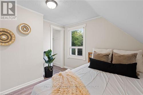 5062 Ontario Avenue, Niagara Falls (210 - Downtown), ON - Indoor Photo Showing Bedroom