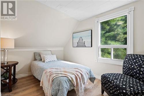 5062 Ontario Avenue, Niagara Falls (210 - Downtown), ON - Indoor Photo Showing Bedroom