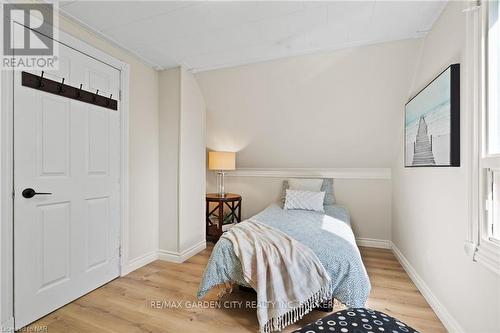 5062 Ontario Avenue, Niagara Falls (210 - Downtown), ON - Indoor Photo Showing Bedroom