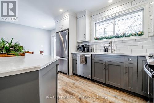 20 First Avenue, Port Colborne (877 - Main Street), ON - Indoor Photo Showing Kitchen