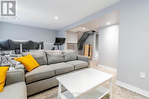 20 First Avenue, Port Colborne (877 - Main Street), ON - Indoor Photo Showing Living Room