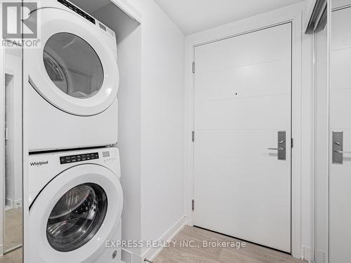 2205 - 50 Wellesley Street E, Toronto, ON - Indoor Photo Showing Laundry Room