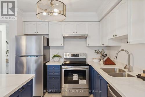 33 Summerside Avenue, Whitby, ON - Indoor Photo Showing Kitchen With Stainless Steel Kitchen With Double Sink With Upgraded Kitchen