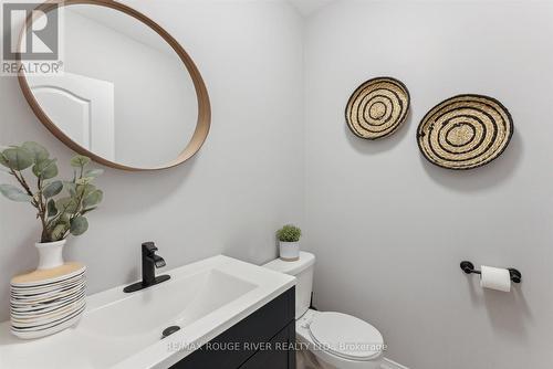 33 Summerside Avenue, Whitby, ON - Indoor Photo Showing Bathroom