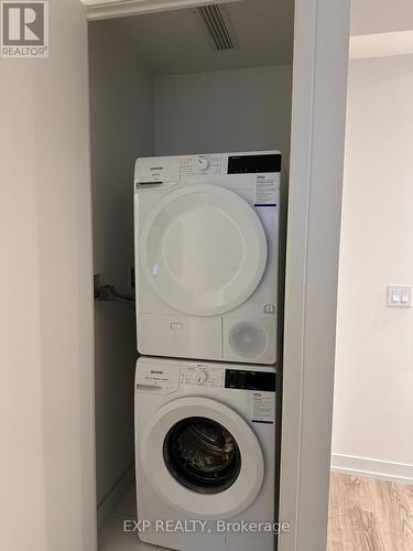 708 - 195 Commerce Street, Vaughan, ON - Indoor Photo Showing Laundry Room