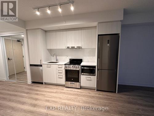 708 - 195 Commerce Street, Vaughan, ON - Indoor Photo Showing Kitchen