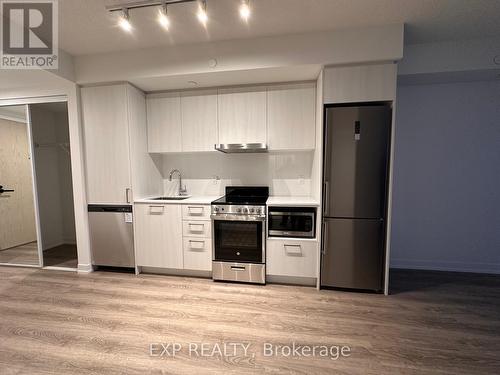 708 - 195 Commerce Street, Vaughan, ON - Indoor Photo Showing Kitchen