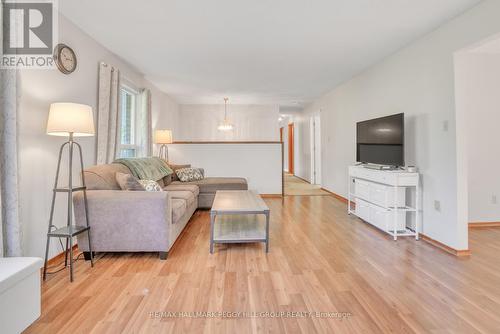 22A Pine Street, Tay, ON - Indoor Photo Showing Living Room