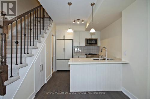 1 - 26 Ernest Avenue, Toronto, ON - Indoor Photo Showing Kitchen