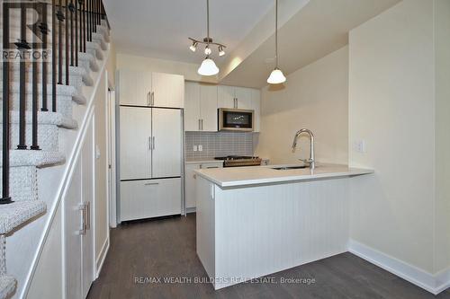 1 - 26 Ernest Avenue, Toronto, ON - Indoor Photo Showing Kitchen