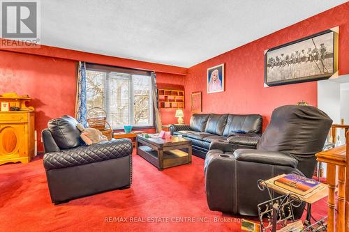 28 Norman Avenue, Halton Hills, ON - Indoor Photo Showing Living Room