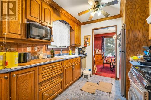 28 Norman Avenue, Halton Hills, ON - Indoor Photo Showing Kitchen