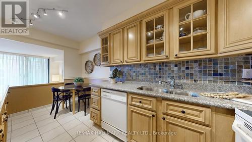 702 - 50 Baif Boulevard, Richmond Hill, ON - Indoor Photo Showing Kitchen With Double Sink