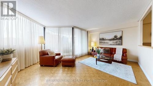 702 - 50 Baif Boulevard, Richmond Hill, ON - Indoor Photo Showing Living Room