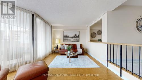 702 - 50 Baif Boulevard, Richmond Hill, ON - Indoor Photo Showing Living Room