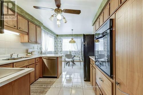 3510 Riverspray Crescent, Mississauga, ON - Indoor Photo Showing Kitchen With Double Sink