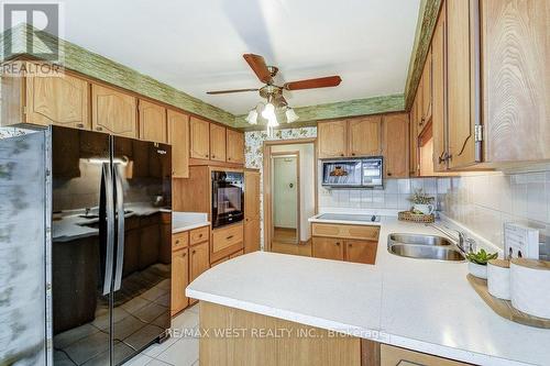 3510 Riverspray Crescent, Mississauga, ON - Indoor Photo Showing Kitchen With Double Sink