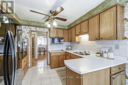 3510 Riverspray Crescent, Mississauga, ON - Indoor Photo Showing Kitchen With Double Sink