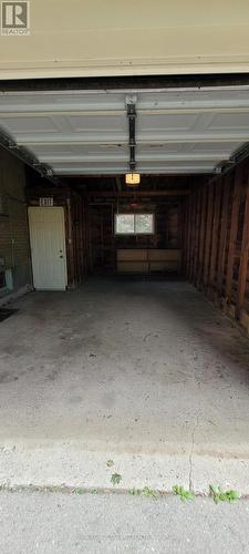 114 Oakside Street, London, ON - Indoor Photo Showing Garage