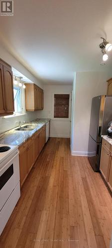 114 Oakside Street, London, ON - Indoor Photo Showing Kitchen