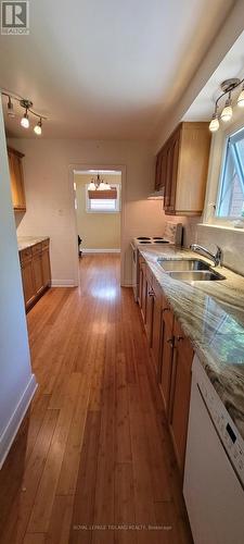 114 Oakside Street, London, ON - Indoor Photo Showing Kitchen With Double Sink