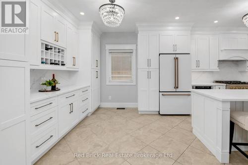 435 Country Club Drive, Windsor, ON - Indoor Photo Showing Kitchen