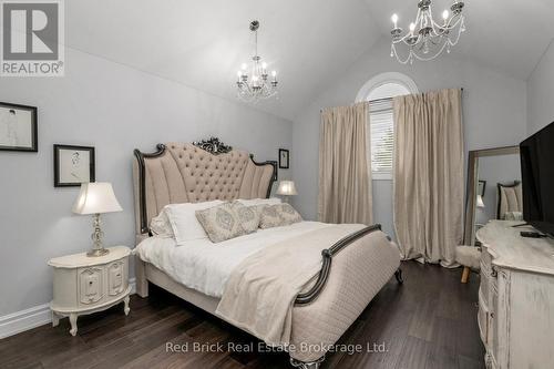 435 Country Club Drive, Windsor, ON - Indoor Photo Showing Bedroom