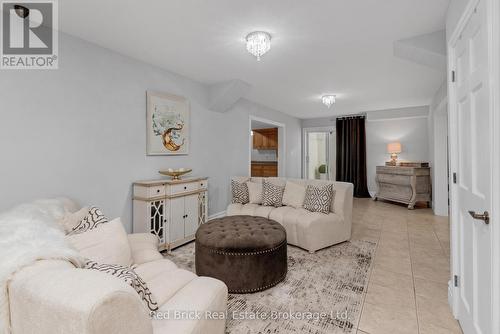 435 Country Club Drive, Windsor, ON - Indoor Photo Showing Living Room