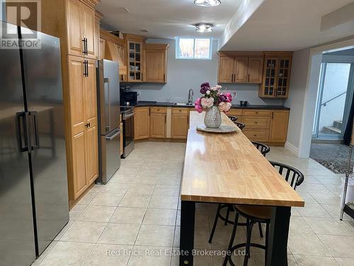 435 Country Club Drive, Windsor, ON - Indoor Photo Showing Kitchen