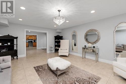 435 Country Club Drive, Windsor, ON - Indoor Photo Showing Living Room