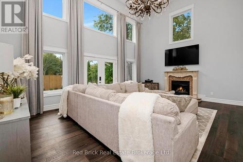 435 Country Club Drive, Windsor, ON - Indoor Photo Showing Living Room With Fireplace